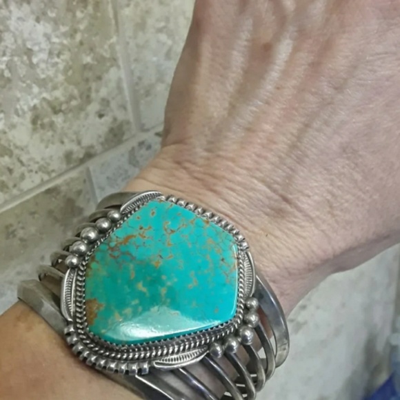🚫SOLD🚫Vtg Sterling Navajo Turquoise Cuff - Picture 2 of 8